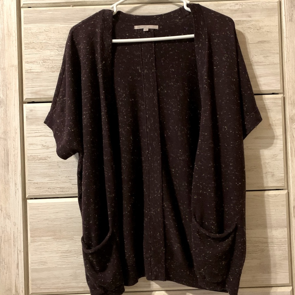GAP Short Sleeve Sweater; Eggplant with Light Yellow Flecks